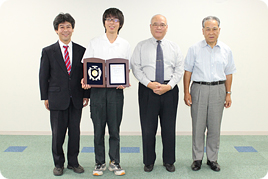 囲碁将棋部の寺坂宙晃君が学校法人奈良学園栄誉賞を受賞しました