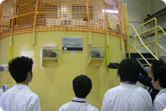 近畿大学原子力研究所へ学外サイエンス学習に行きました