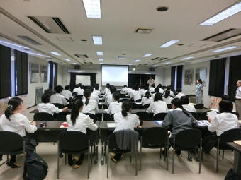 大阪府立環境農林水産総合研究所　水生生物センターへ学外サイエンス学習に行きました。