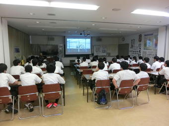 ＳＳ基礎「学外サイエンス学習」で大阪府立環境農林水産総合研究所　水産技術センターへ行きました
