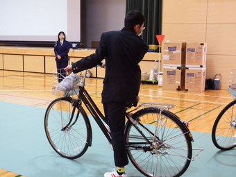 自転車交通安全教室を行いました