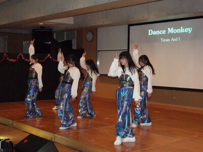 DANCE＆VOCAL部が恒例のクリスマスコンサートを開催しました